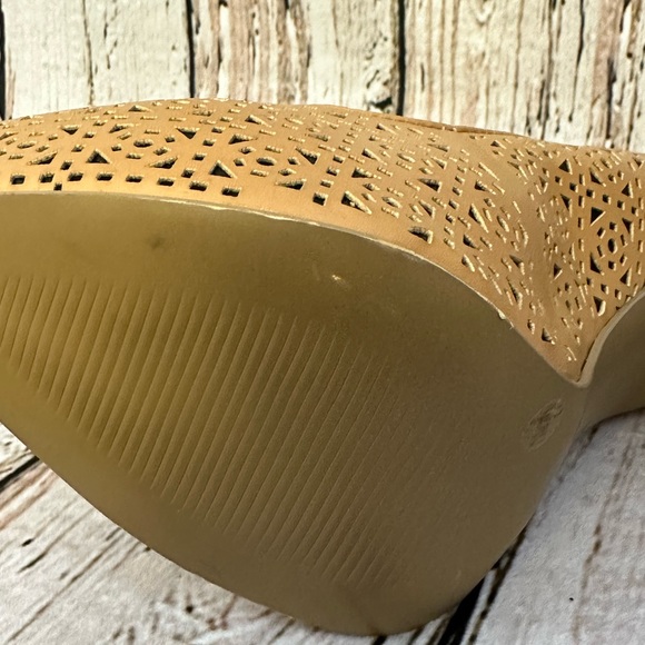 BCBG Paris Heels - Picture 6 of 6